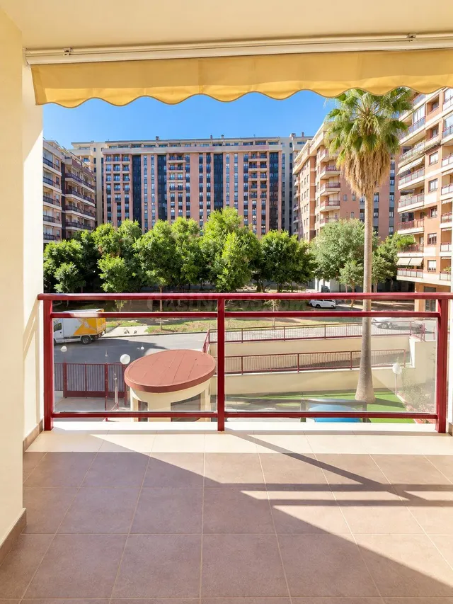 LUMINOSO PISO DE 2 habitaciones CON TERRAZA, PISCINA Y GARAJ