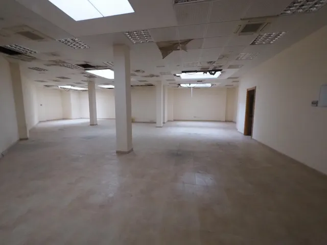 SE VENDE LOCAL COMERCIAL EN MANRESA, ZONA PASSEIG PERE III — 2