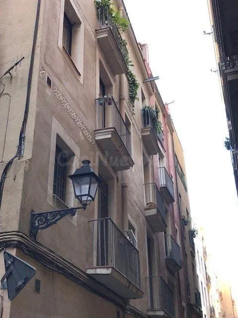 Edificio con derecho a vuelo en el centro de Barcelona — 6