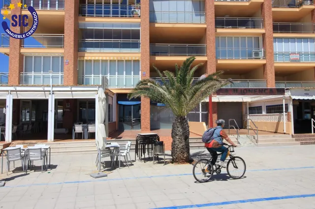 Local comercial actualmente oficina muy bonita en 1ª línea de la playa de Morro de Gos — 7