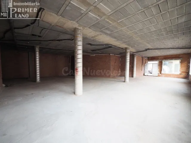 Amplio Local Comercial en el Corazón de Argamasilla de Alba - foto 3