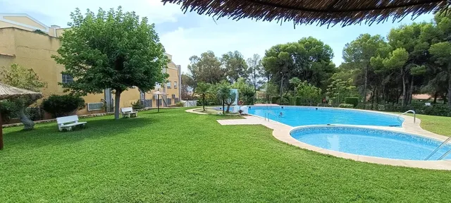 CASA DE 3 PLANTAS CON GARAJE Y PISCINA PRIVADA — 46