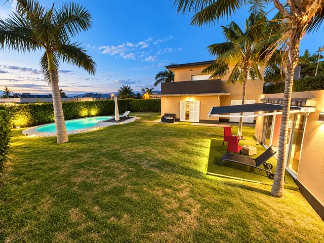 Villa independiente con gran jardín y piscina playa — 32