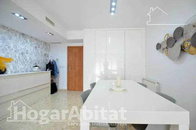 ¡vistas despejadas! amplio, alto y moderno con ascensor y balcón — 7