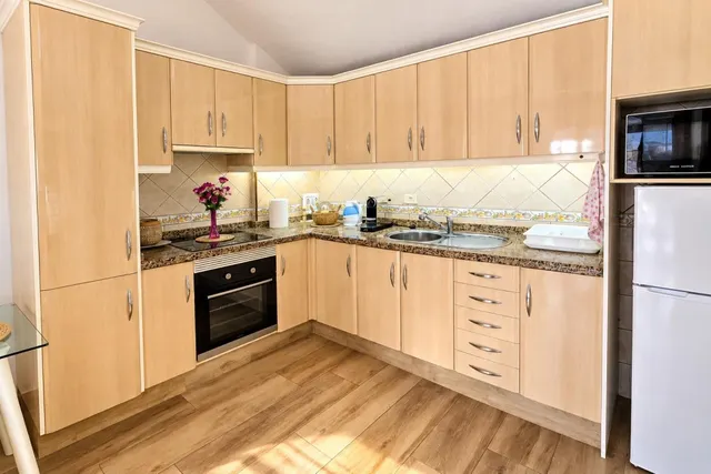 Apartamento con encanto de 1 dormitorio, buhardilla y terraza en Los Cristianos — 7