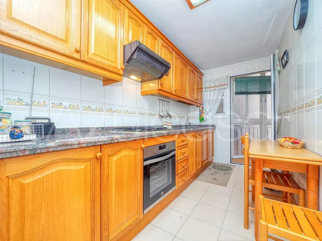 Piso en venta de 4 dormitorios y 2 baños completos con garaje Junto al Mercado Central de Alicante — 31