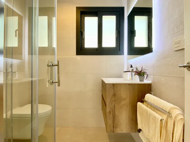 CHALET DE LUJO CON PISCINA, VISTAS AL MAR Y SOLÁRIUM PRIVADO — 15