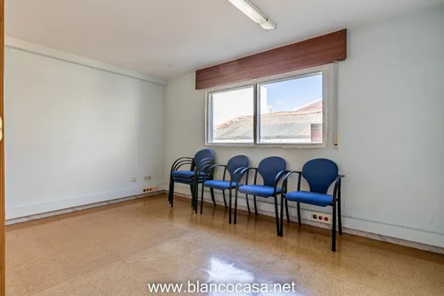 Entreplanta en venta ó alquiler C/Barcelona (Carballo) — 16