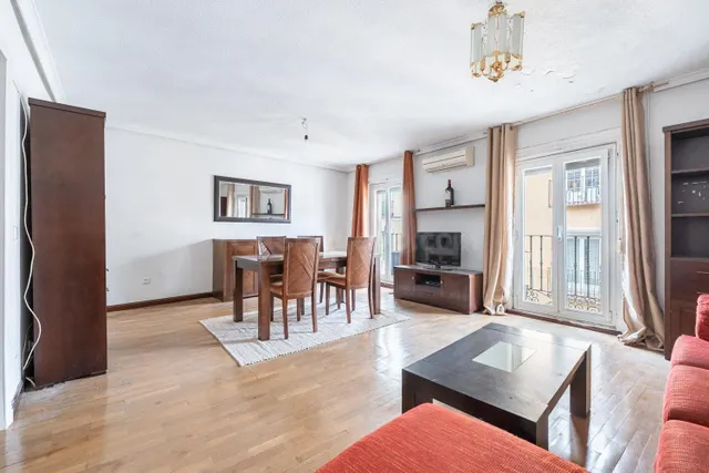 VIVIENDA CON MUCHAS POSIBILIDADES EN CALLE FUENCARRAL - foto 3