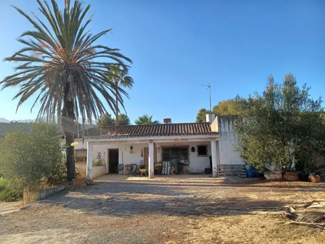 ESTUPENDA PARCELA AGRÍCOLA CON CASA MUY CERCA DEL PUEBLO DE 