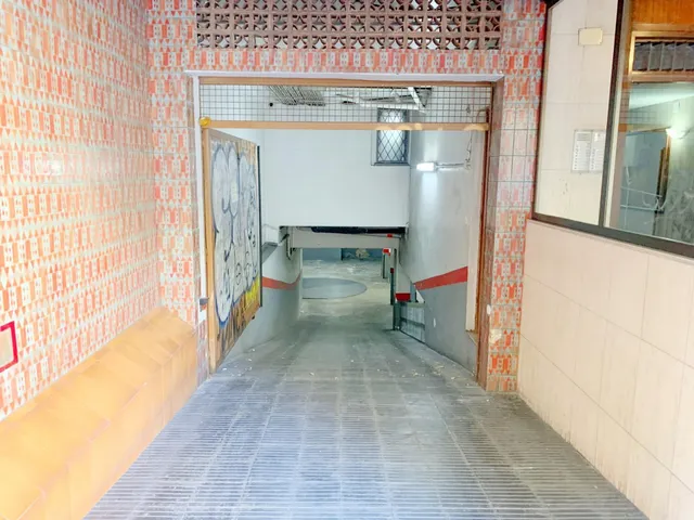 Se vende plaza de aparcamiento en Eixample / Sant Antoni (Barcelona). — 5