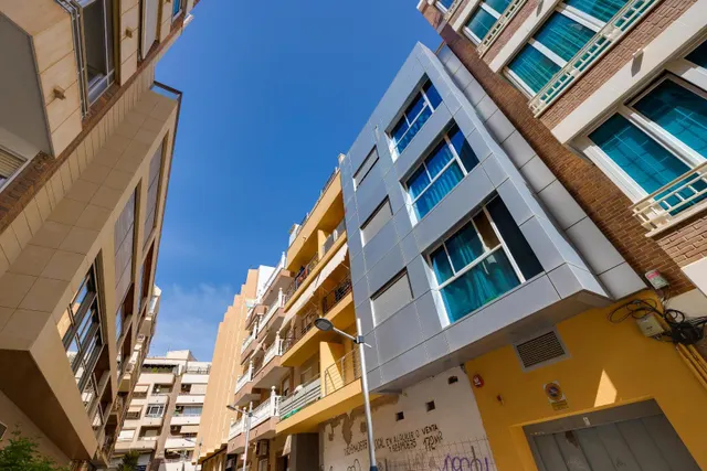 Exclusivo ático de 3 dormitorios en el centro de Torrevieja — 42