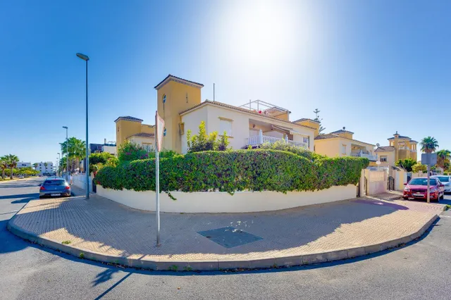 Bungalow en planta baja con amplio jardín privado y aparcamiento en Cabo Roig — 29