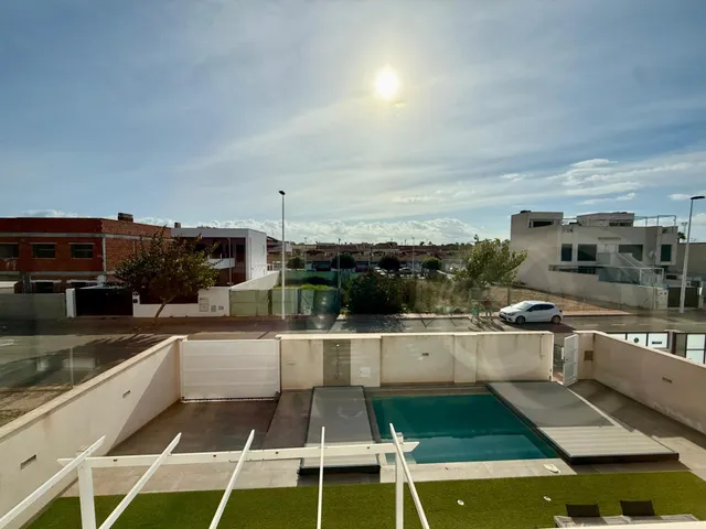 Exclusivo chalet adosado con piscina privada, amplios espacios y excelentes calidades — 29