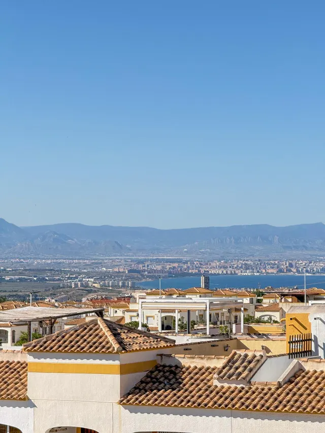 Adosado con terraza y sótano — 42