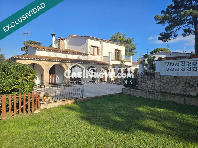 Casa tradicional de 5 habitaciones en una parcela de 2014 m²