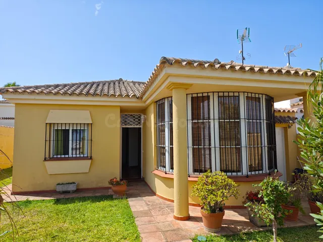 CHALET CON PISCINA EN SANCTI PETRI — 2