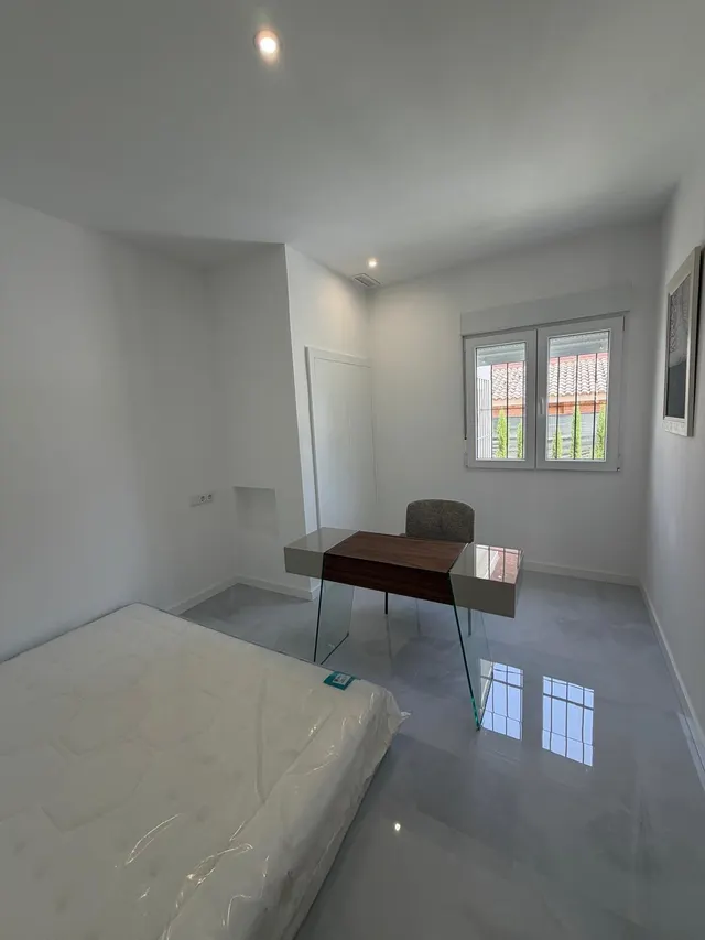 VENTA DE ESPECTACULAR CHALET INDEPENDIENTE DE LUJO HACE ESQUINA — 30