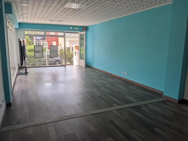Local Comercial en Venta en Empuriabrava: Espacioso, Luminoso y Listo para Entrar — 10