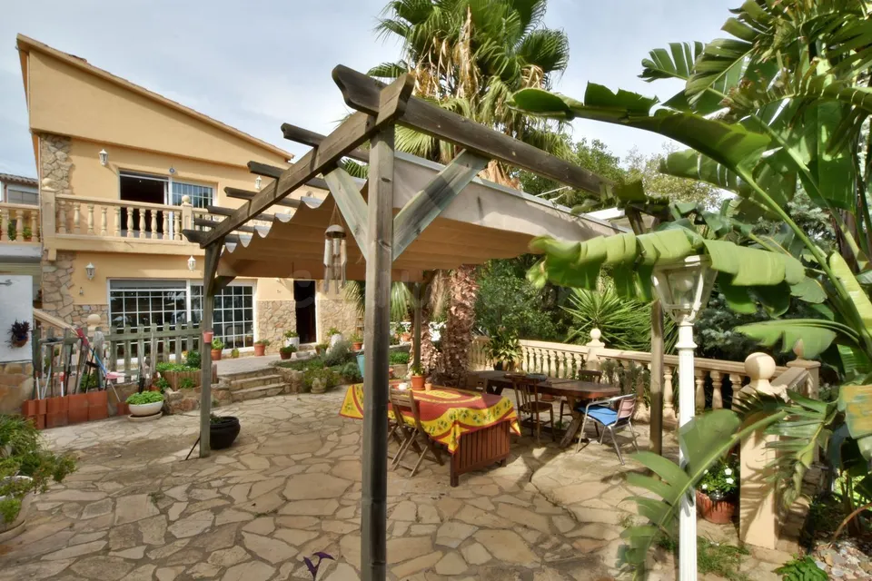 CASA EN VENTA EN PINEDA DE MAR