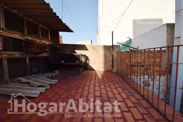 Amplia casa con terraza en el centro — 17