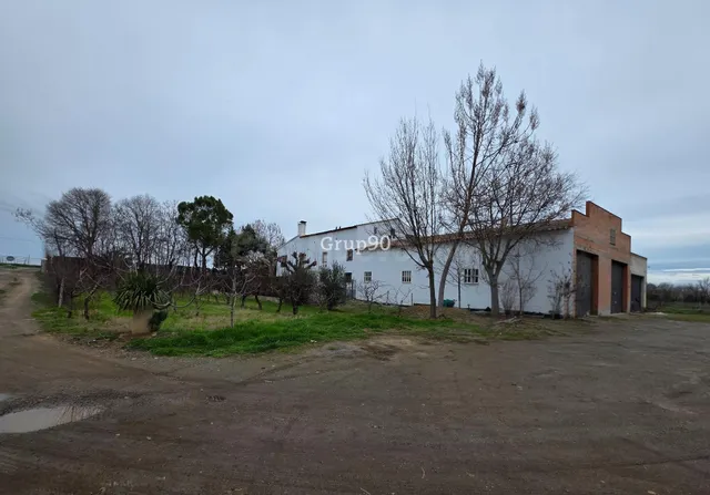 ¡Oportunidad Única! Casa con 3 Almacenes y 7.000 m2 de Terre - foto 5