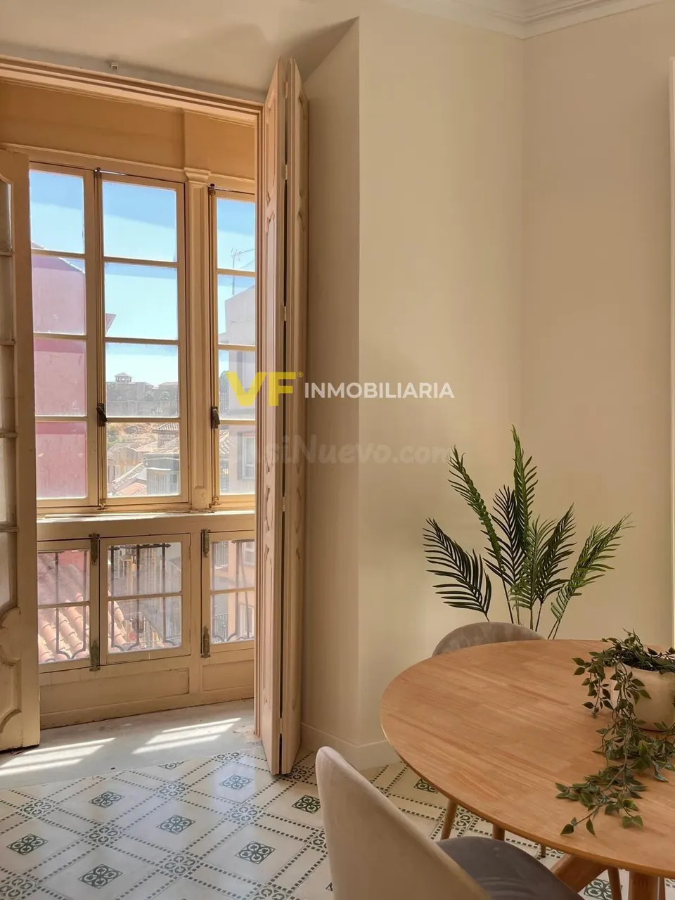 ¡Donde la elegancia clásica se encuentra con las mejores vistas de Málaga!