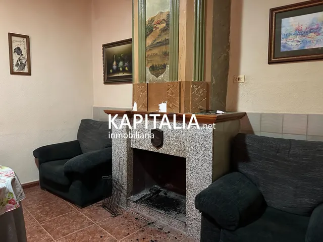 Casa en EXCLUSIVA en VENTA en el centro de Rotglà i Corberà con patio interior y 5 habitaciones — 12