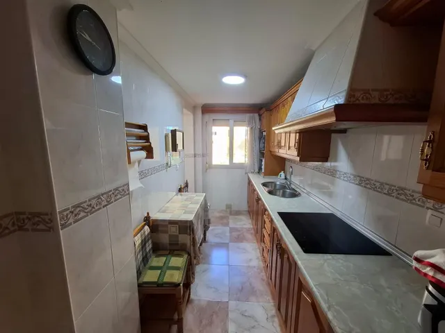 Piso de 80 m2 con ascensor en zona Rafael Alberti, Algeciras — 8
