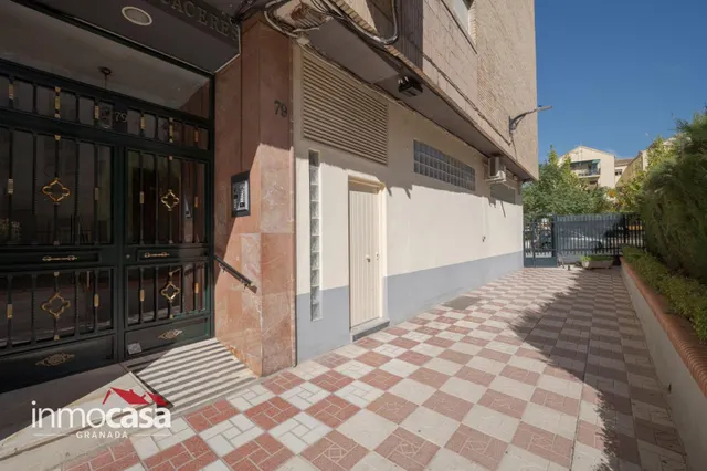 Piso de 4 dormitorios con garaje en carretera de málaga – la chana - Granada — 46