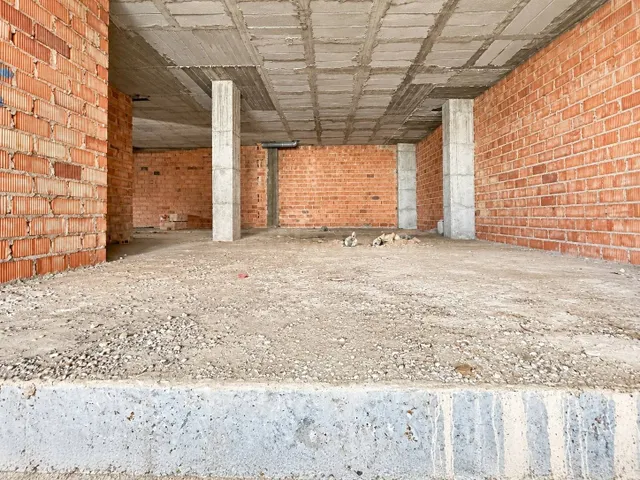 LOCAL COMERCIAL EN ESQUINA EN CIUDAD JARDÍN, CÓRDOBA – 198 m2 – 149.900 € — 2