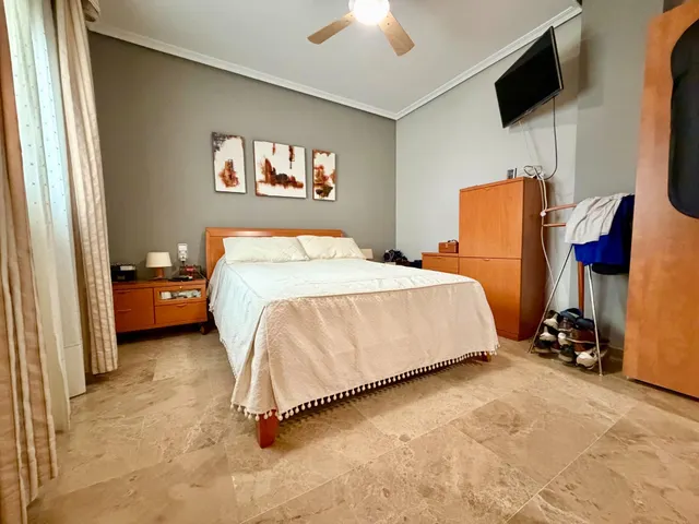 BAJO DE 3 DORMITORIOS CON TERRAZA DE 25 M2, PATIO, GARAJE, TRASTERO Y PISCINA EN MARÍA LA JUDÍA — 26