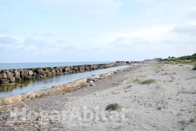 TERRENO URBANO EN PRIMERA LÍNEA JUNTO AL MAR — 15