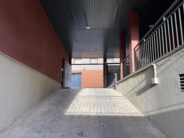 Piso con 2 plazas de garaje y trastero en C/ Tajada (Pedrola) — 17