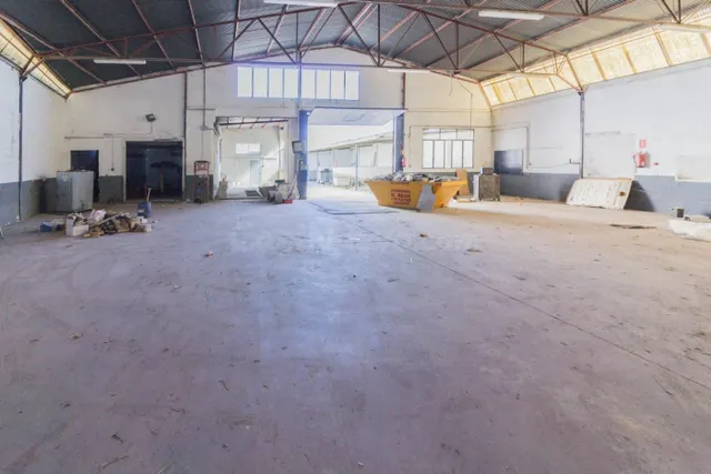 AMPLIA NAVE EN VENTA DE 1309 m2 DE SUELO INDUSTRIAL, SITUADA - foto 4