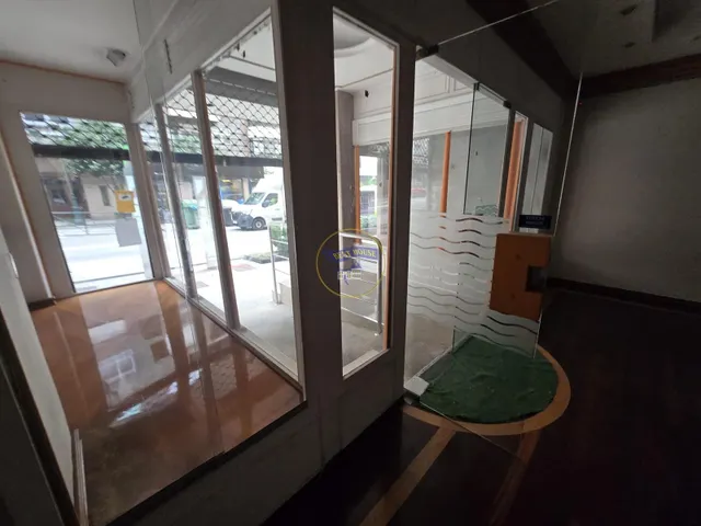 Amplio local comercial en zona de paso — 7
