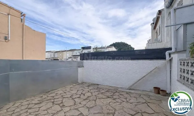 Encantadora casa con piscina comunitaria en zona tranquila d - foto 2