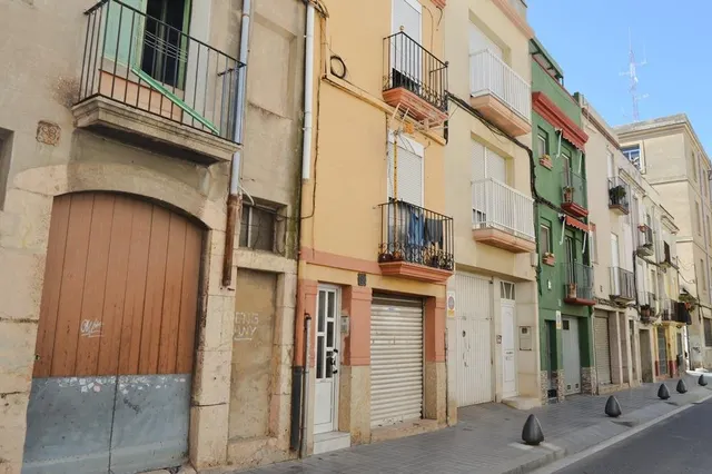 Plaza de parking en centro de Reus (calle Roser)