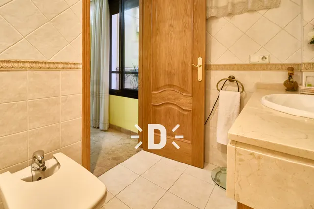 SE ALQUILA BONITA VIVIENDA EN BENETUSSER — 40