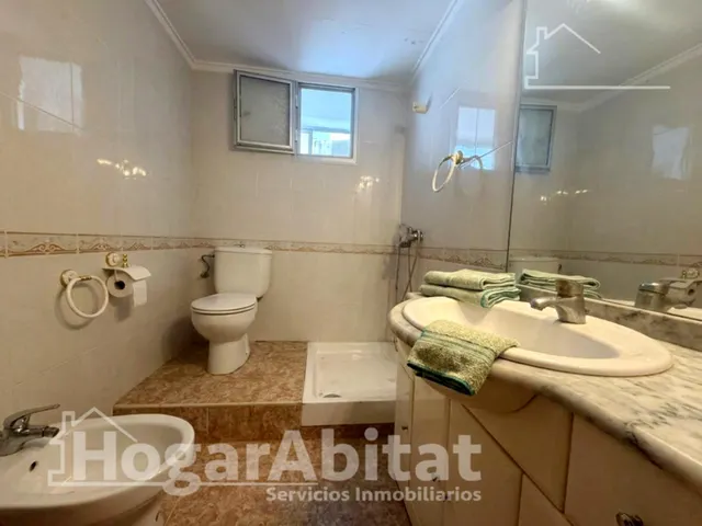 Espacio y luminosidad con infinitas posibilidades en este amplio piso exterior con balcón y trastero — 27