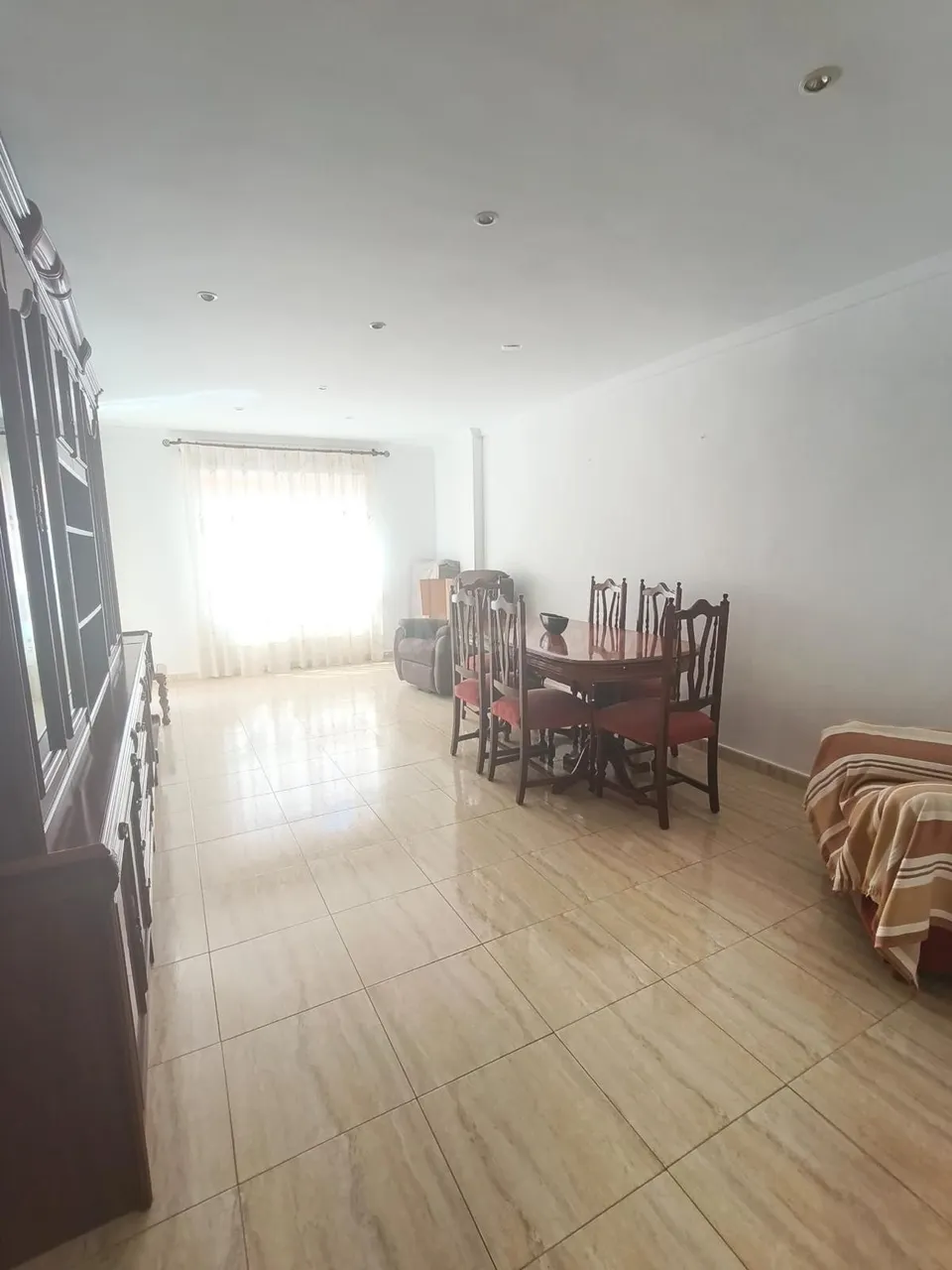 Amplia Vivienda de 4 dormitorios con balcón y ascensor