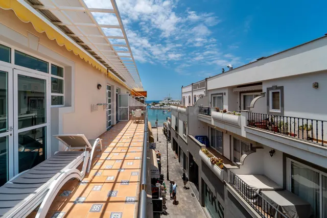 Exclusivo ático en esquina con terraza, solárium y parking e