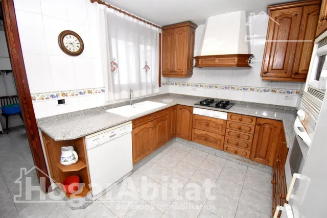 GRAN PISO SEÑORIAL CON BALCÓN Y TERRAZA EN AVENIDA PRINCIPAL — 8