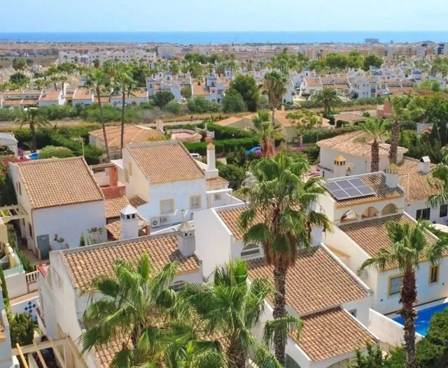 Villa de 3 dormitorios 2 baños en villamartin ( orihuela costa ) — 10