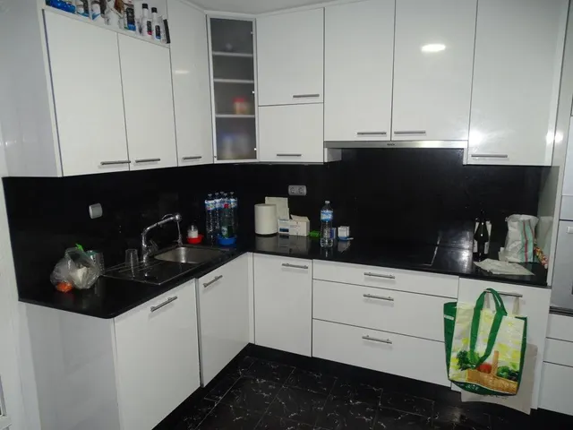 ¡Vive en el Corazón de Torrevieja! Apartamento de 4 Dormitorios, 3 Baños y Excelente Calidad — 5