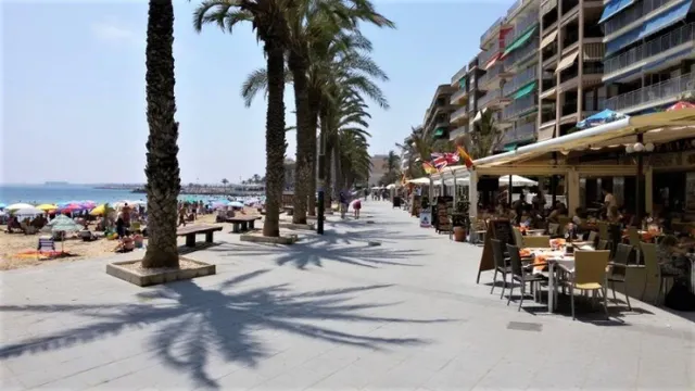 Apartamento moderno con vista lateral al mar, 2 dormitorios, 2 baños, piscina en el solárium con Vistas al Mar,  a unos 2 minutos a pie de la Playa del Cura — 31