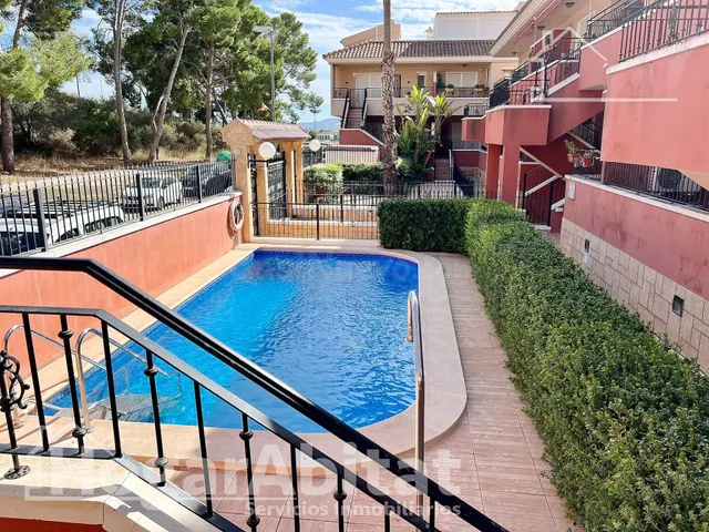 Bonito bajo, acogedor y lleno de luz natural en residencial con piscina y terraza — 4