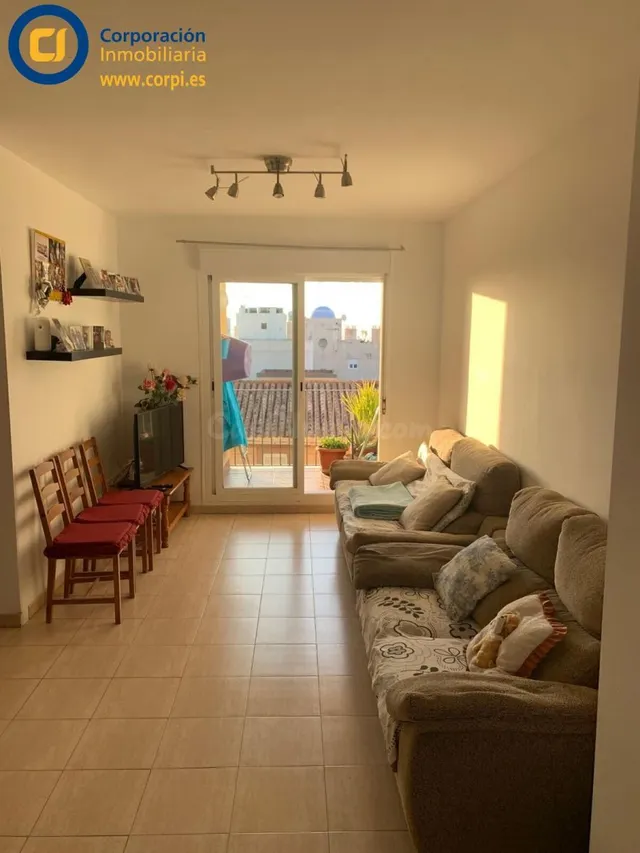 Piso de dos dormitorios con terraza y ascensor en Garrucha - foto 3