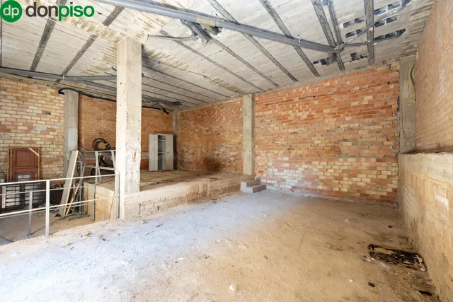 Local comercial con posibilidad de cambio de uso a vivienda - foto 4
