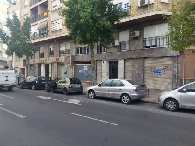 AVDA . ALICANTE  LOCAL DE 860 M2 — 2